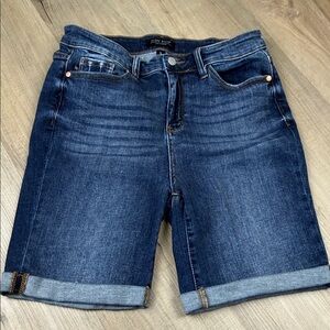 Judy Blue Dark Wash Rolled Cuff Denim Bermuda Women’s Shorts. Size Large